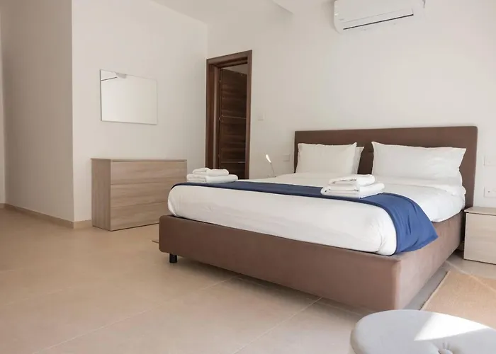 Amazing Family In By Homely Apartamento