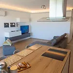 Amazing Family In By Homely Lägenhet Mosta