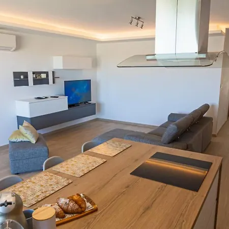 Amazing Family In By Homely Apartment Mosta