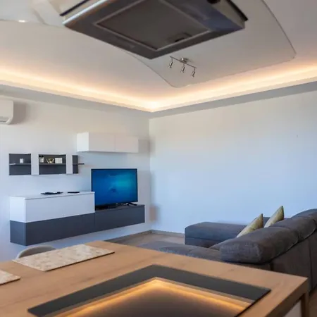 Amazing Family In By Homely Daire