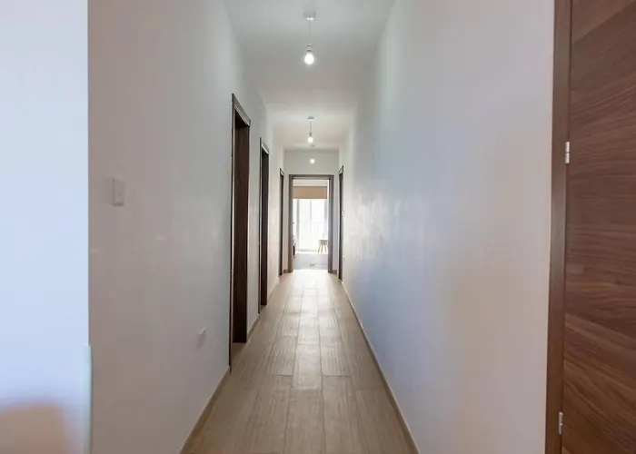 Amazing Family In By Homely * Mosta